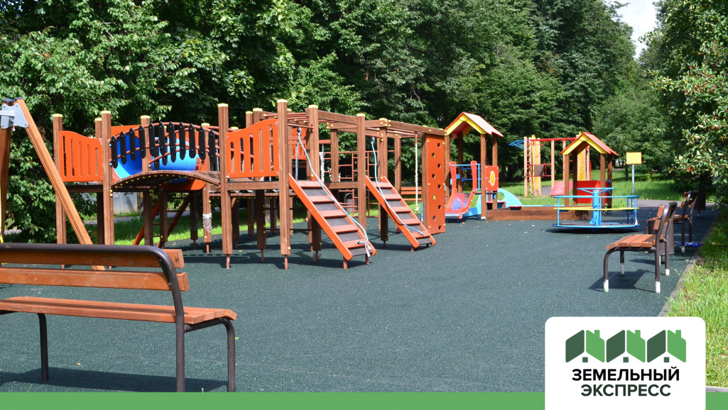 Детская площадка в поселке Форвард